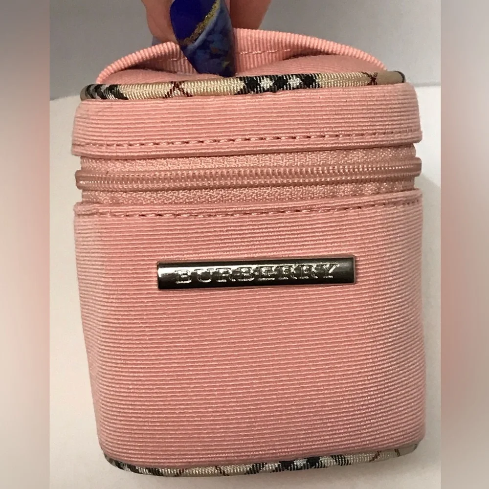 Burberry Mini Case/Pouch 😍👛